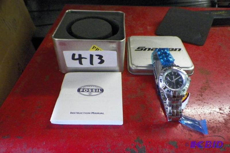 lot 413 image: Womens Fossil Snap-on Watch