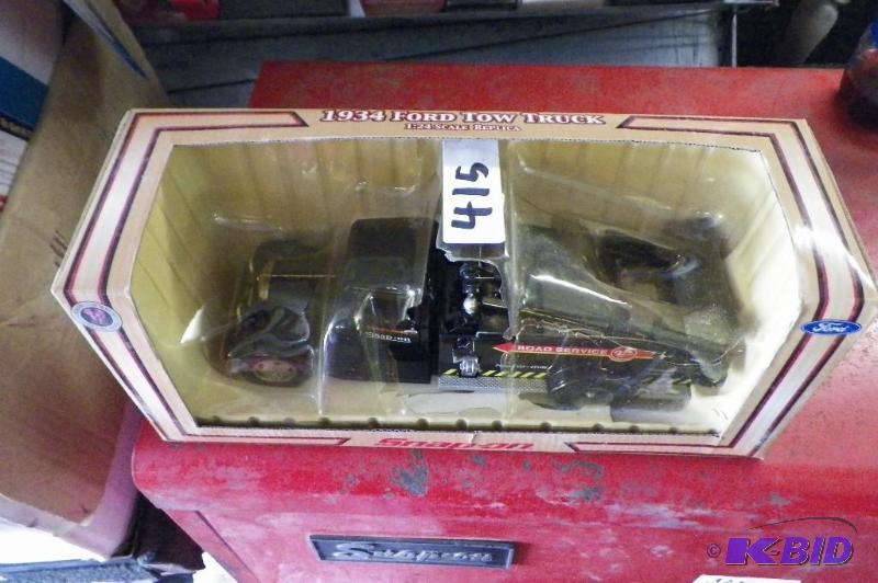 lot 415 image: Snap-on 1934 Ford Tow Truck