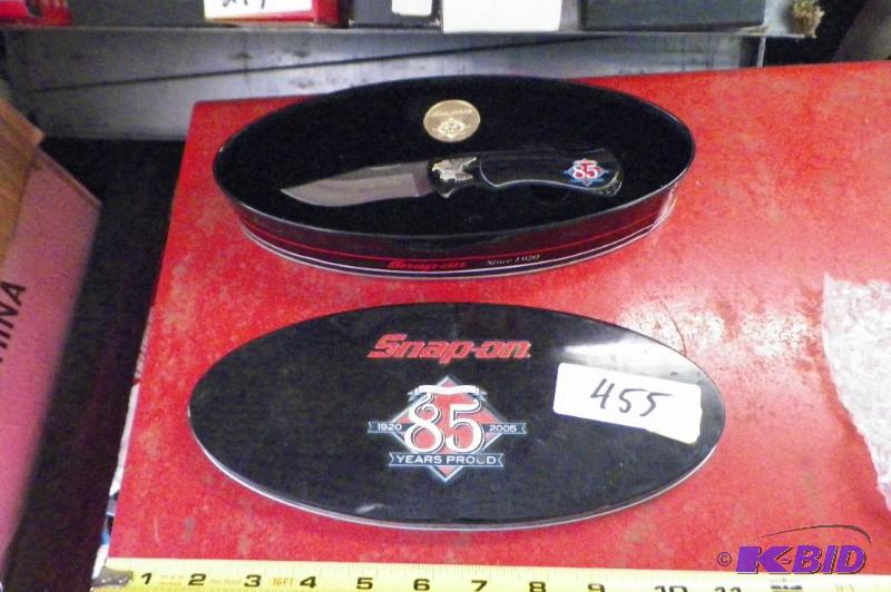 lot 455 image: Snap-on 85th Anniversary Knife & Coin
