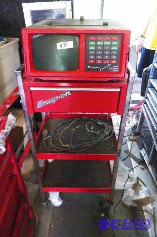 lot 471 image: Snap-on Digital Oscilloscope MT1665 wSnap-on Rolling Cart, Owners Manuel, & Cords Serial Number 890216028