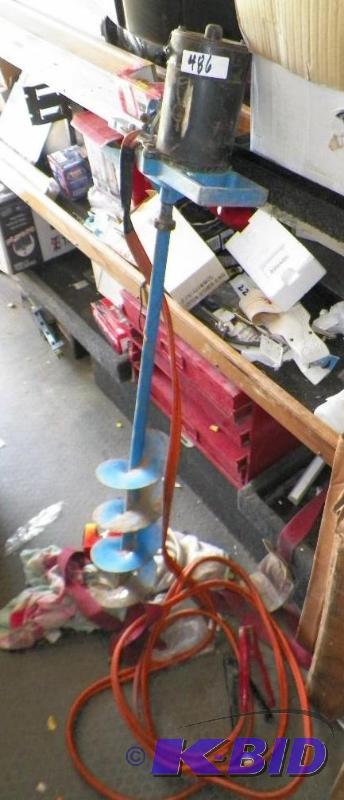 lot 486 image: Electric Ice Auger Hooks Up to Car Battery