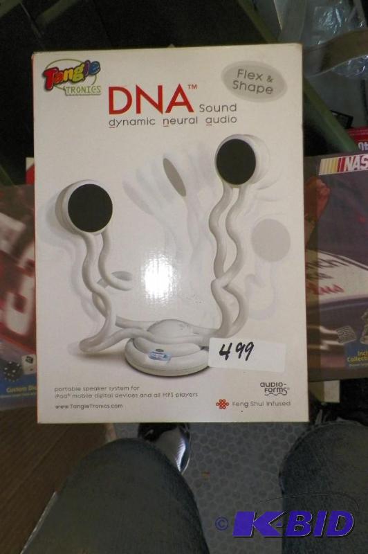 lot 499 image: DNA Sound Dynamic Neural Audio Speaker System for iPod and MP3 Players