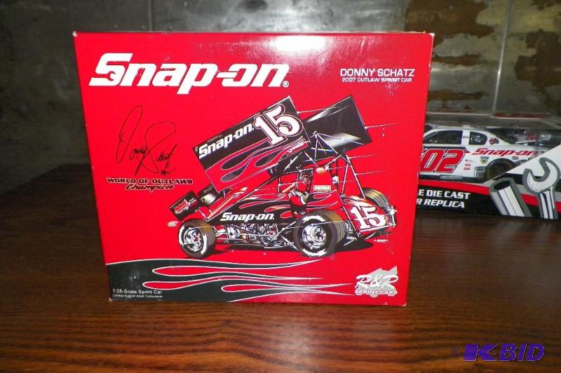 lot 518 image: Snap-on Donny Schatz 2006 World of Outlaws Champion