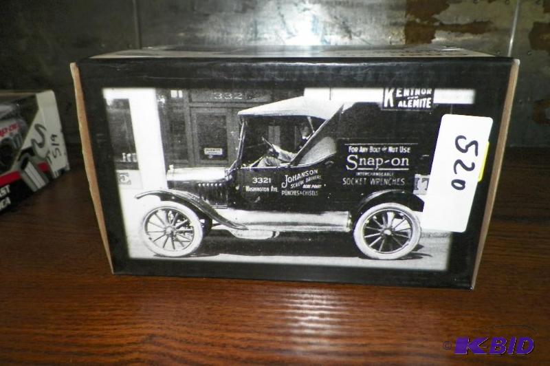 lot 520 image: Snap-on 1923 Ford Model T Cargo Truck