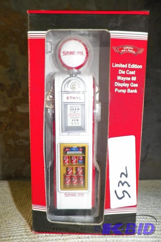 lot 532 image: Snap-on Wayne 60 Die Cast Display Gas Pump Bank