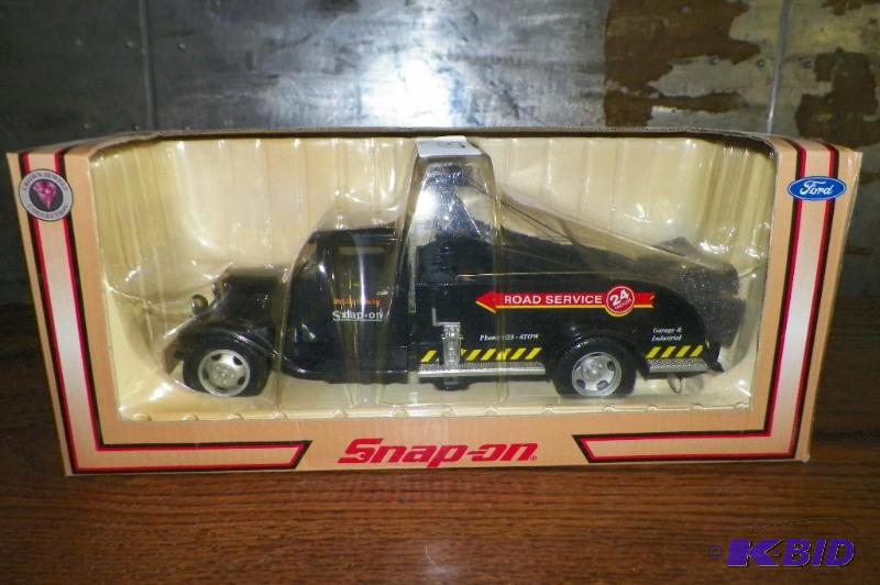 lot 537 image: Snap-on 1934 Ford Tow Truck