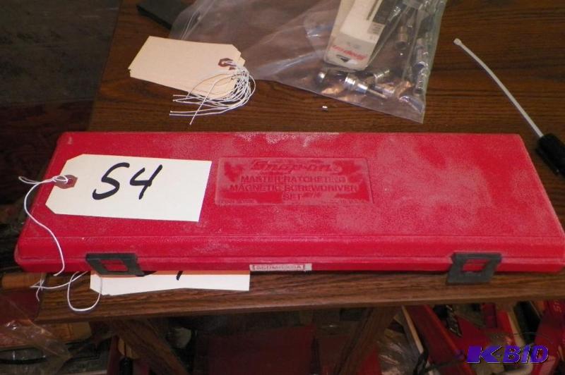 lot 54 image: Snap-on Ratcheting Screwdriver Set Case Only PB84