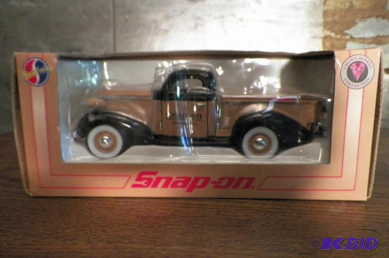 lot 554 image: Snap-on 1937 Studebaker Pickup