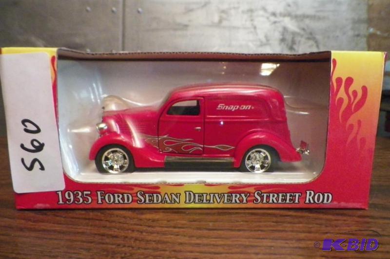 lot 560 image: Snap-on 1935 Ford Sedan Delivery Street Rod