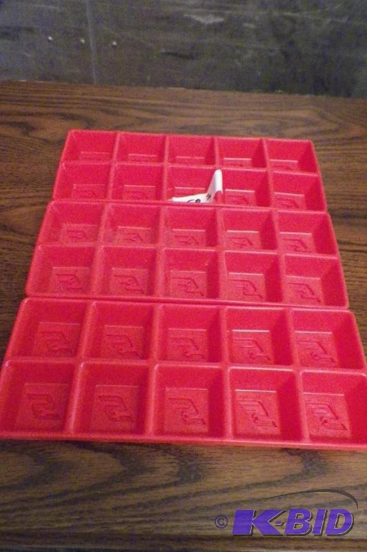 lot 583 image: Snap-on Small Parts TrayIce Cube Tray, 3 in number