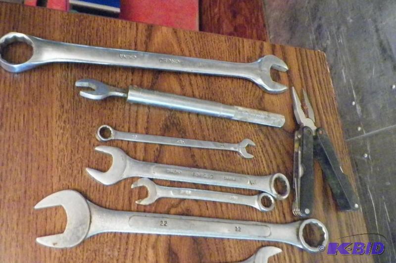 lot 602 image: Wrenches & Miscellaneous Items