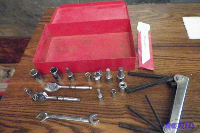lot 606 image: Snap-on Sockets, Snap-on Allen Wrenches, Snap-on Saw Blades in Box