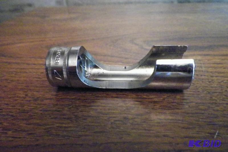 lot 614 image: Snap-on 38 Flank Drive Flare Nut 17 mm 6-Point Socket FRXM17