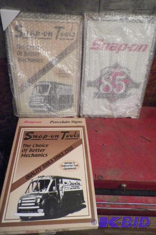 lot 615 image: Snap-on Set of 2 Porcelain Signs