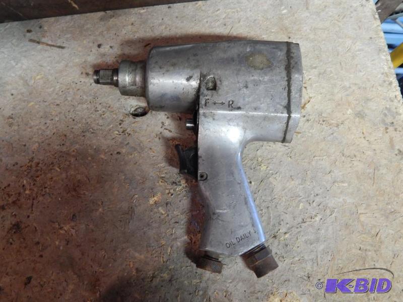 lot 627 image: 12 impact wrench