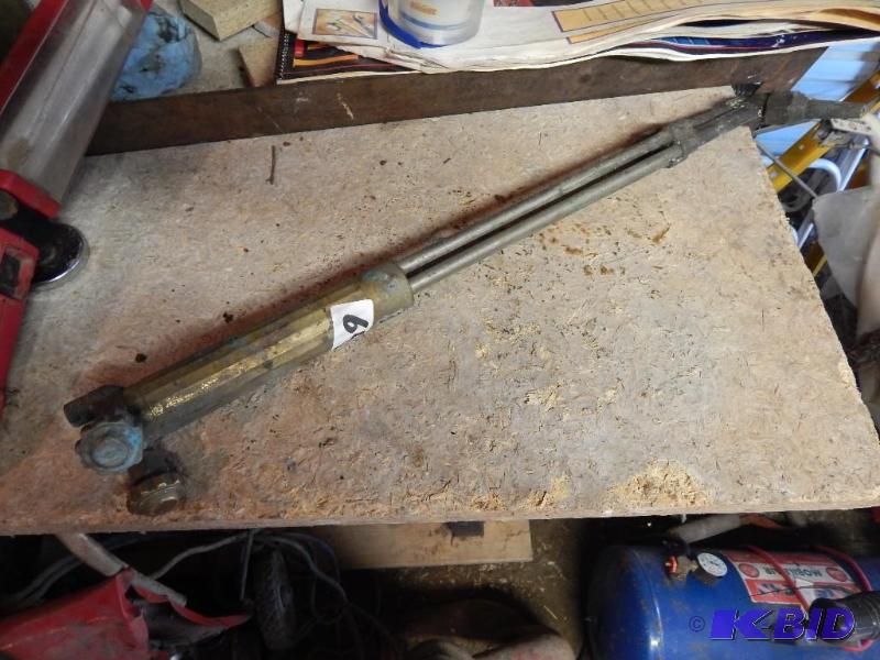 lot 646 image: Uniweld 4CFT Cutting Torch, Handle Needs New Pin