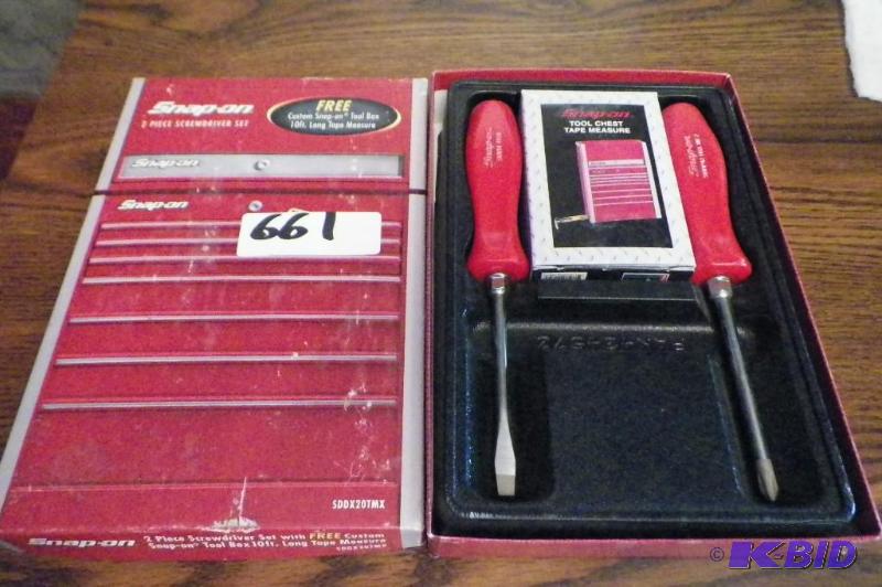 lot 661 image: Snap-on 2 piece Screwdriver Set with Tool Chest Tape Measure