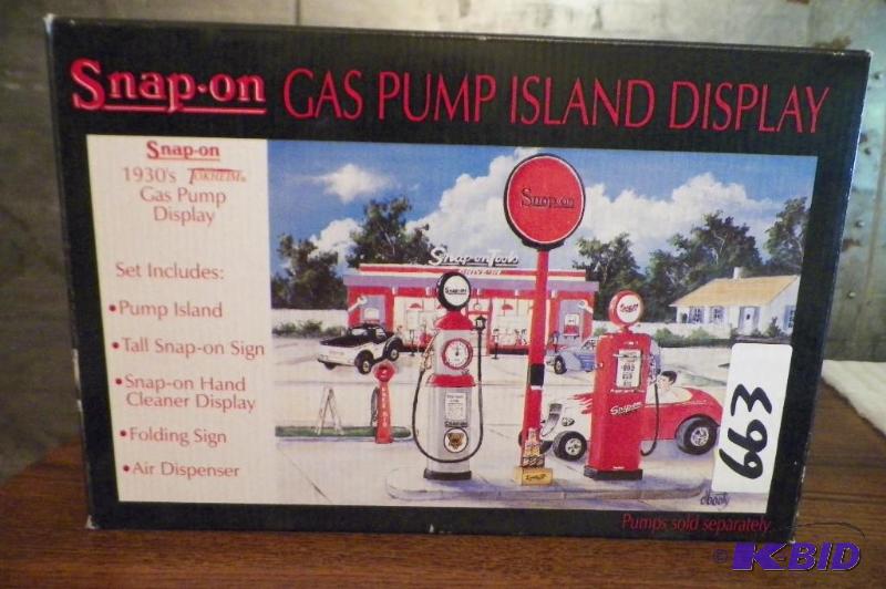 lot 663 image: Snap-on Gas Pump Island Display