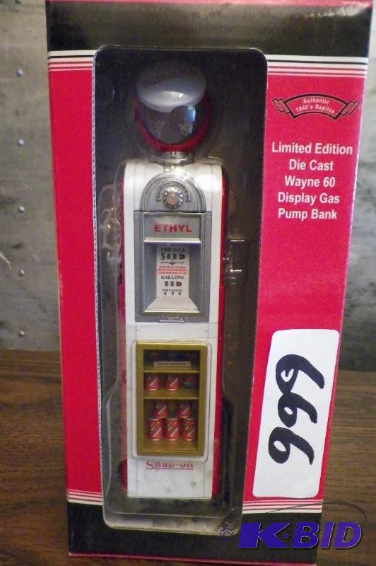 lot 666 image: Snap-on Die Cast Wayne 60 Gas Pump Bank