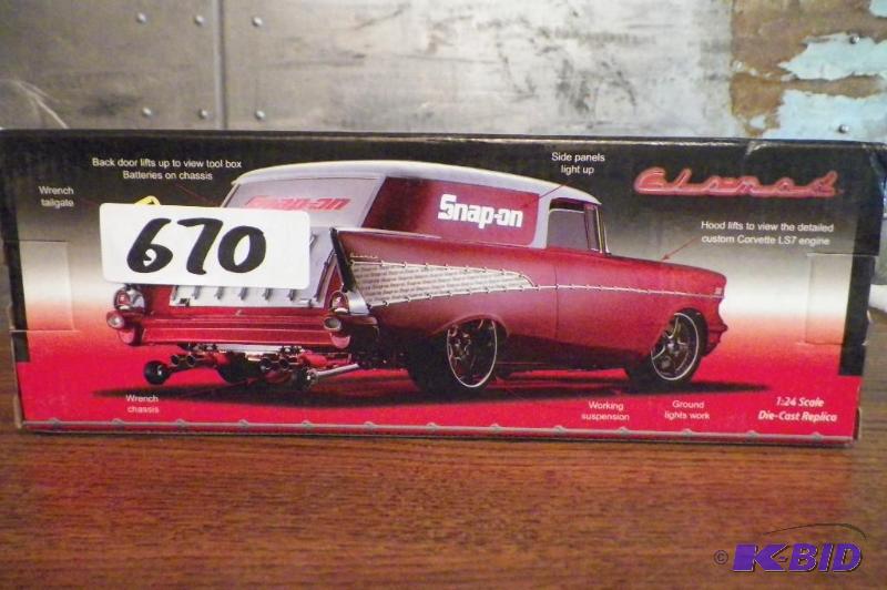 lot 670 image: Snap-on Glo-Mad Wagon