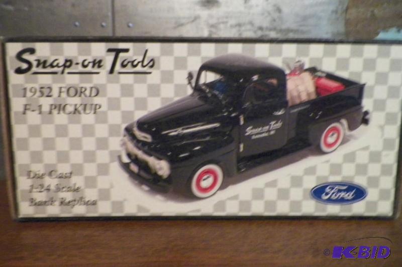 lot 673 image: Snap-on 1952 Ford F1 Pick Up Bank