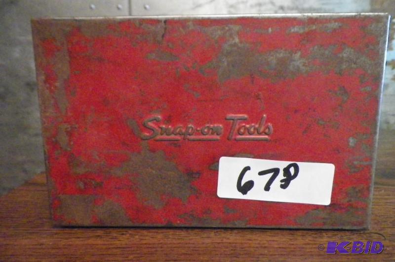 lot 678 image: Vintage Snap-on Box 7 12 Wide