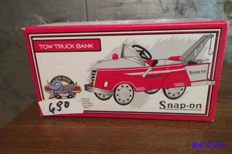 lot 680 image: Snap-on Tow Truck Bank