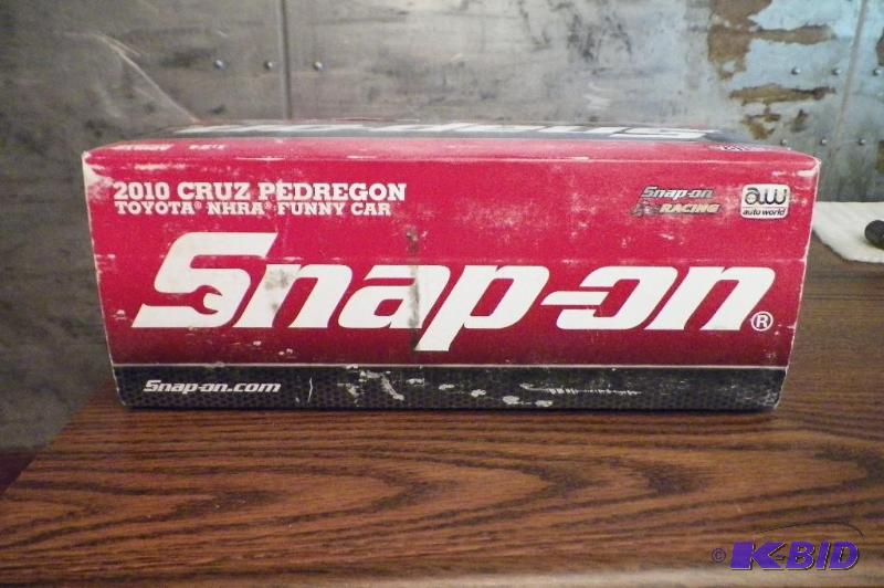 lot 684 image: Snap-on 2010 Funny Car