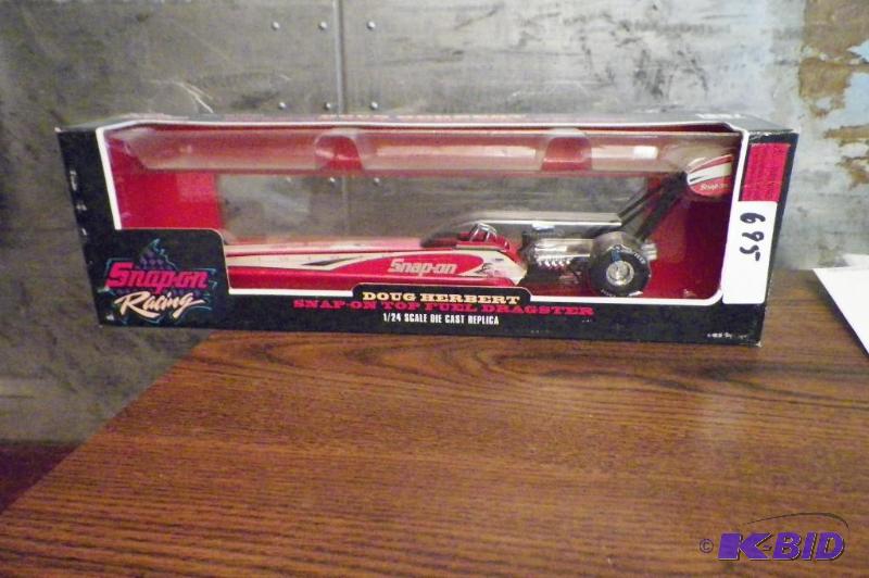 lot 695 image: Snap-on Doug Herbert Fuel Dragster