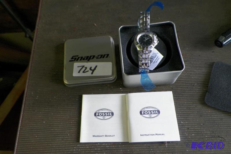 lot 724 image: Snap-on Fossil Womens Watch