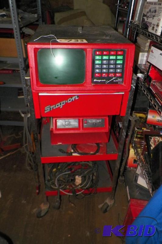 lot 733 image: Snap-on Digital Oscilloscope MT1665 wSnap-on Rolling Cart with Drawer, Owners Manuel, & Cords. Serial No. 14358