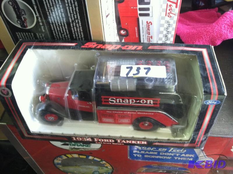 lot 737 image: Snap-on 1934 Ford Tanker