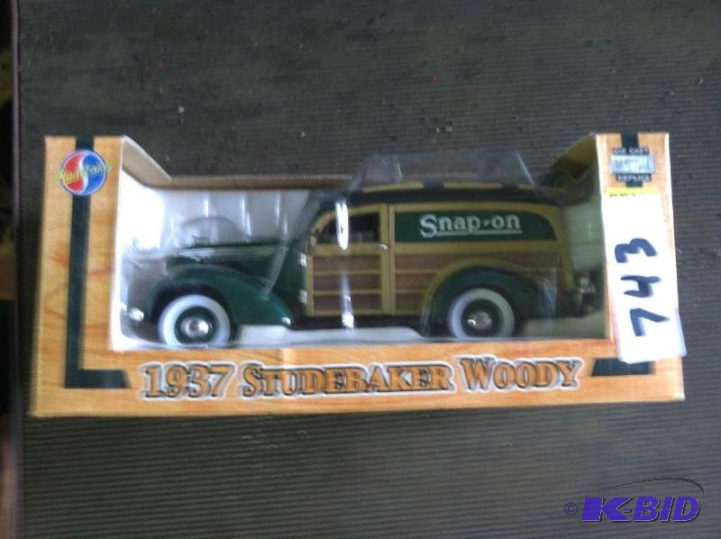 lot 743 image: Snap On 1937 Studebaker Woody