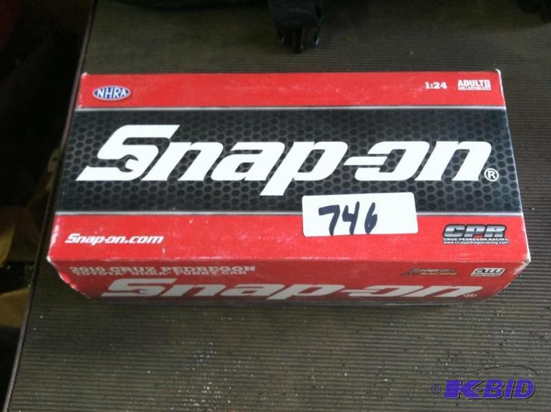 lot 746 image: Snap On 2010 Cruz Pedregon Toyota