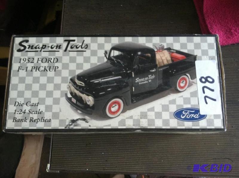 lot 778 image: Snap-on 1952 Ford F1 Pick Up Bank