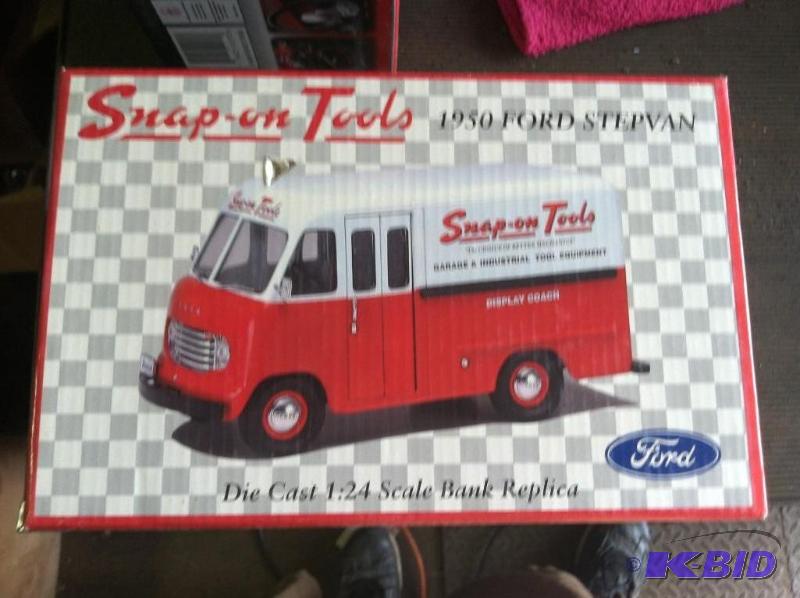 lot 782 image: Snap-on 1950 Ford Step Van Bank
