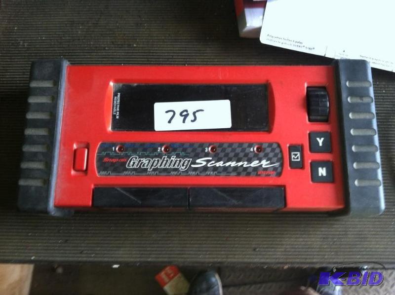 lot 795 image: Snap-on Graphing Scanner MTG-2500 with 2 cards