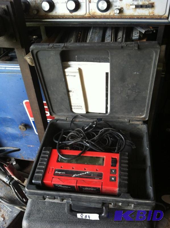 lot 809 image: Snap-on Scanner MT-2500 in box with everything shown