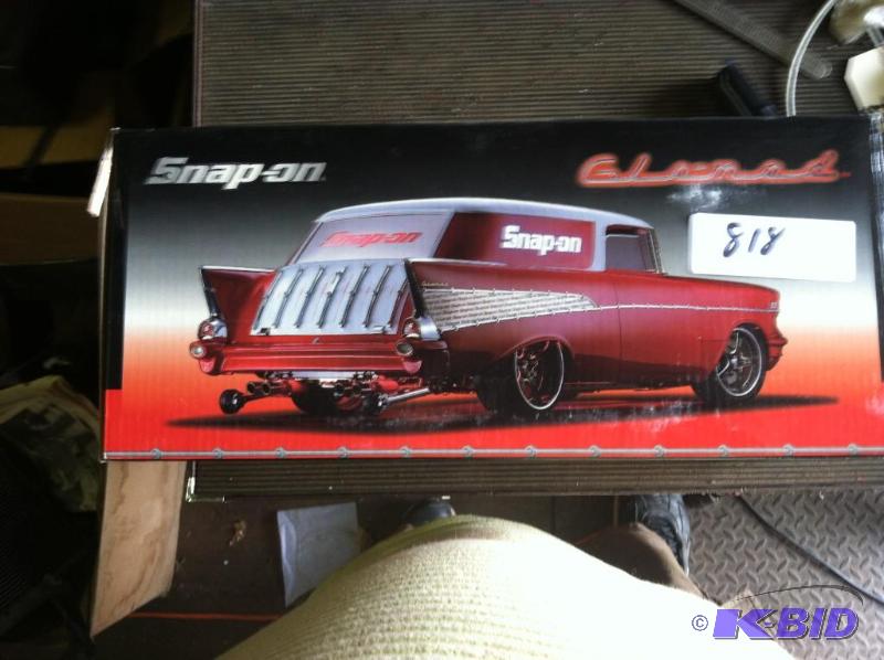 lot 818 image: Snap-on Kids Take Apart Glo-mad Wagon