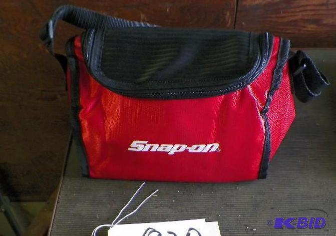 lot 820 image: Snap-on Insulated BagTool Bag 10Deep x 6 Wide x 6 High