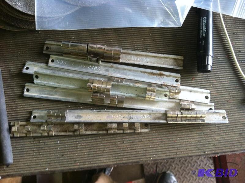 lot 827 image: Snap-on Socket rails