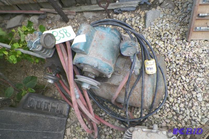 lot 858 image: Air Compressor w2 Motors Needs Belt