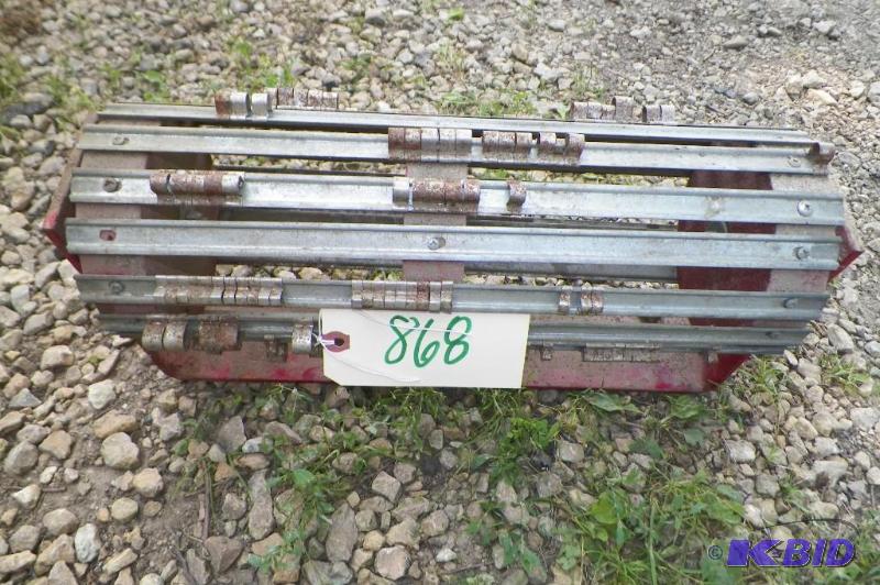 lot 868 image: Rotating Socket Holder Clips Have Rust