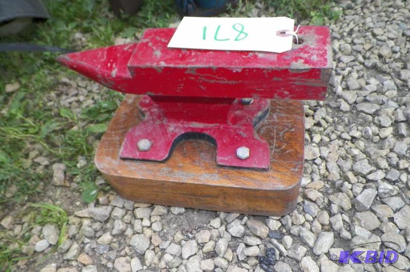 lot 871 image: Anvil On Wood Block