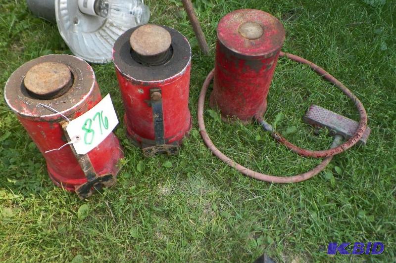 lot 876 image: 3 Air Jacks
