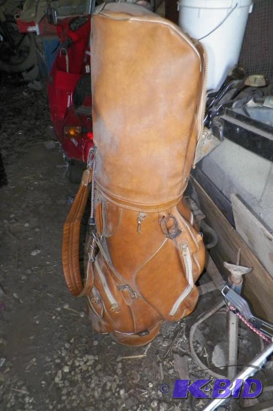 lot 892 image: Set of Golf Clubs in Bag