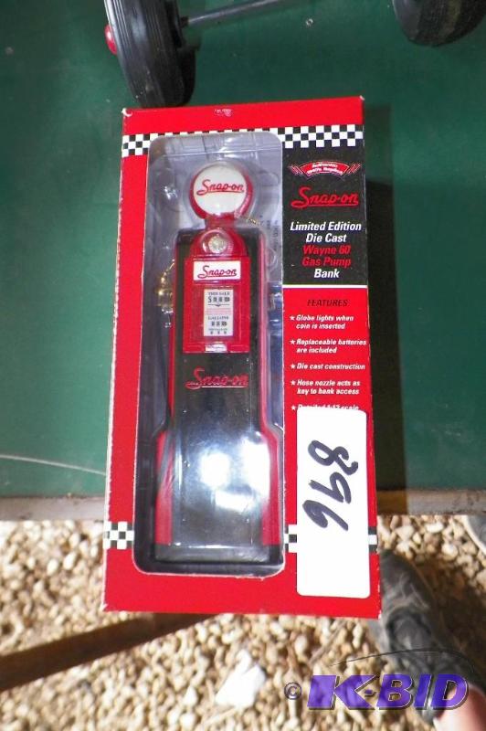 lot 896 image: Snap-on Die Cast Wayne 60 Gas Pump Bank