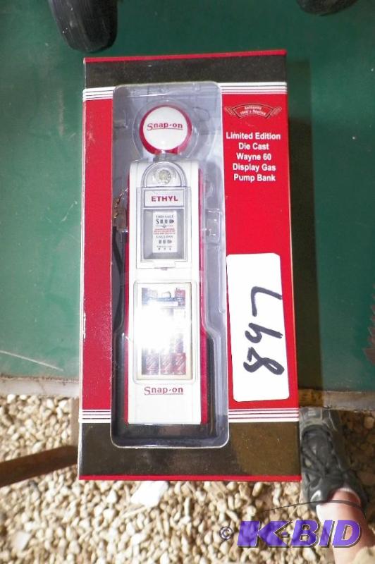 lot 897 image: Snap-on Die Cast Wayne 60 Gas Pump Bank