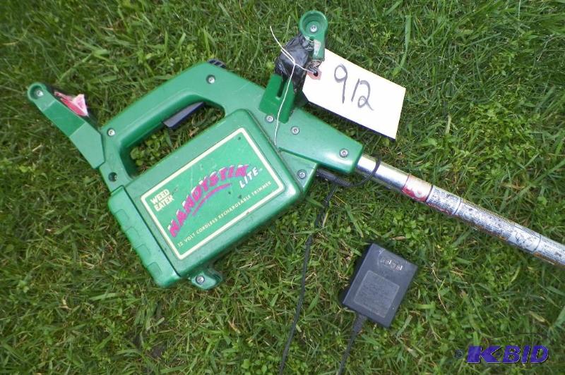 lot 912 image: Weed Eater Handy Stick Lite