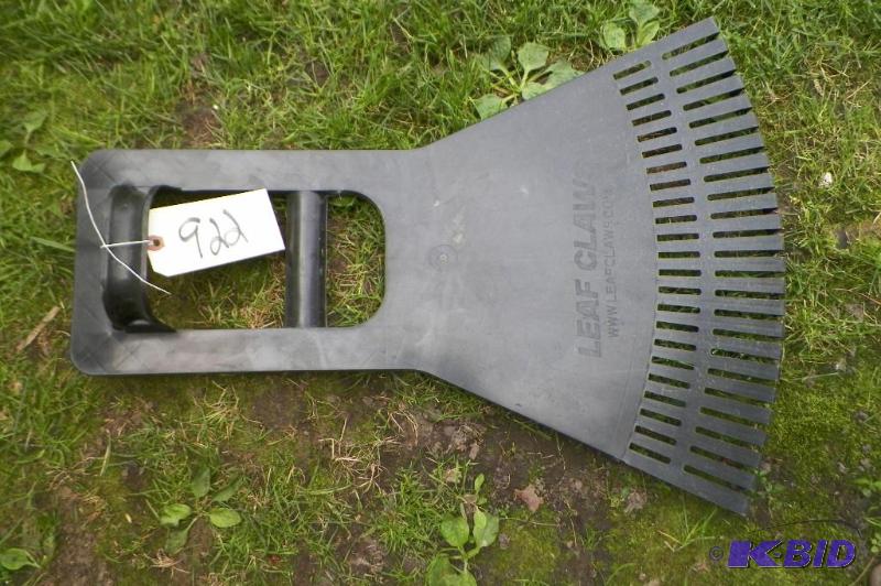 lot 922 image: Hand RakeLeaf Claws